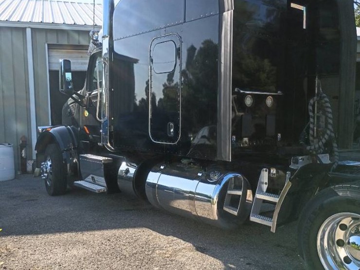 2020-peterbilt-567-image-4