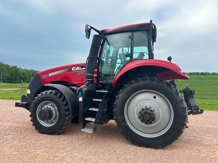 2017-case-ih-magnum-250-image-6
