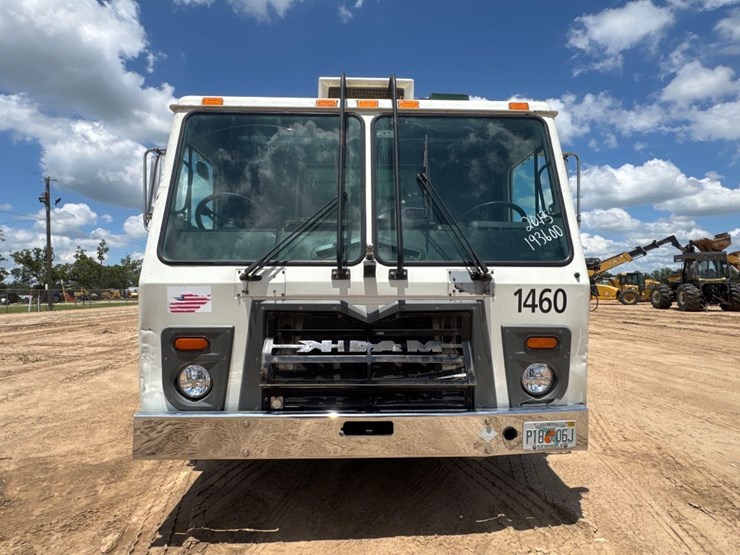2015-mack-leu633-image-3