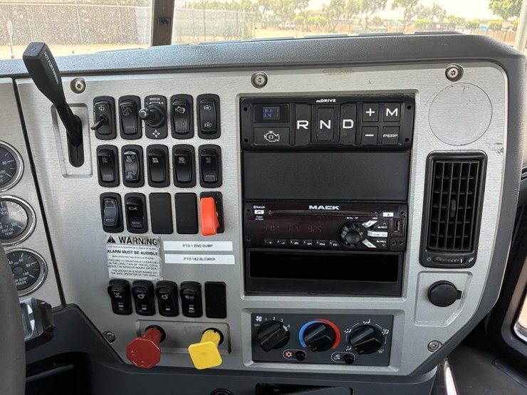 2018-mack-pinnacle-truck-tractor-image-21