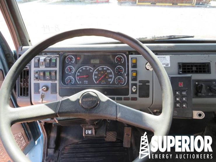 2004-freightliner-fl80-image-29