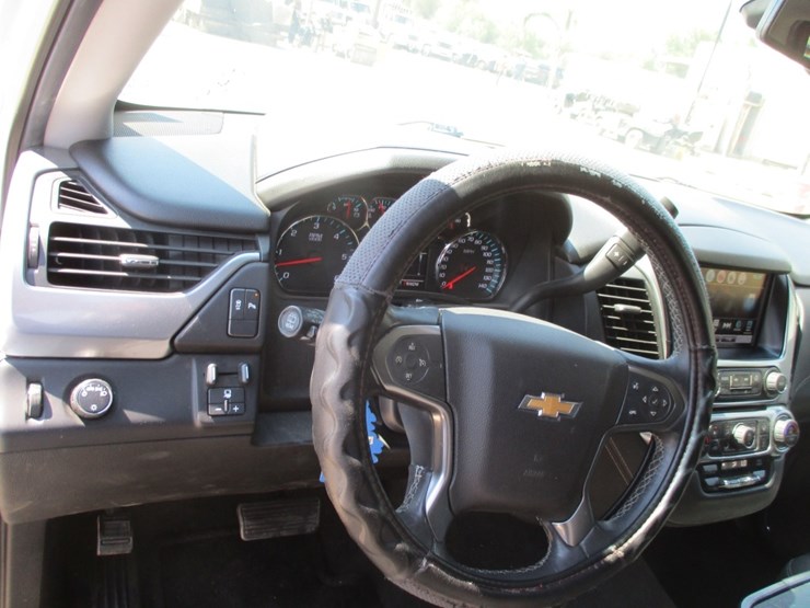 2016-chevrolet-tahoe-ls-image-10