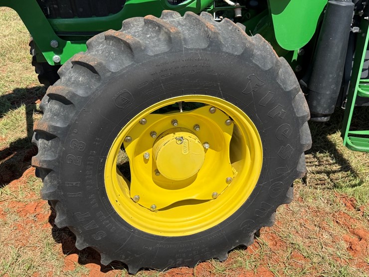 2011-john-deere-6115d-image-15