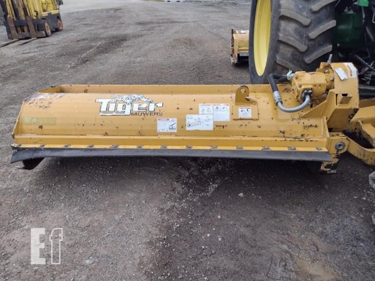 2015-john-deere-6105d-image-35