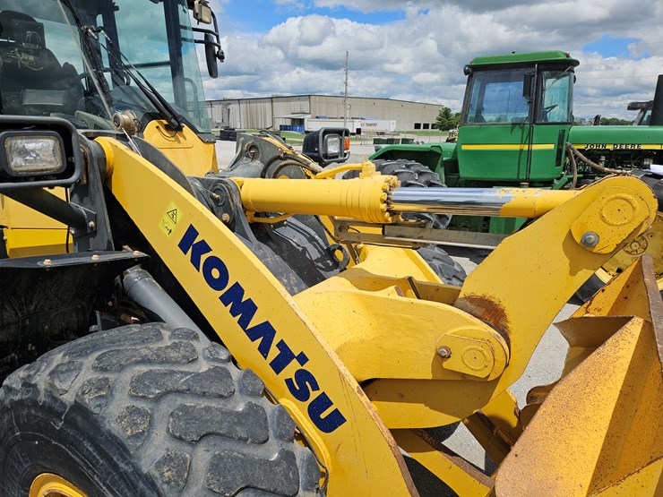 2018-komatsu-wa320-image-6