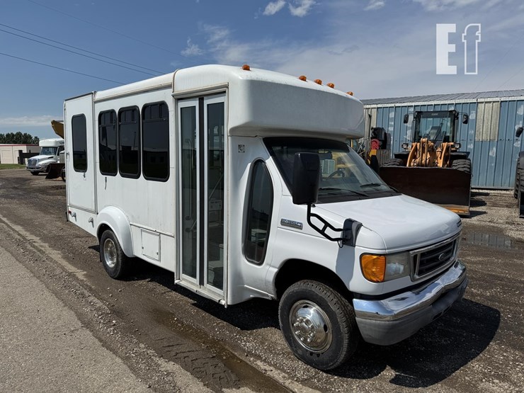 2007-ford-e350-image-2