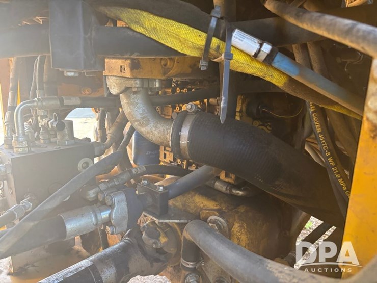 2015-deere-624k-image-34