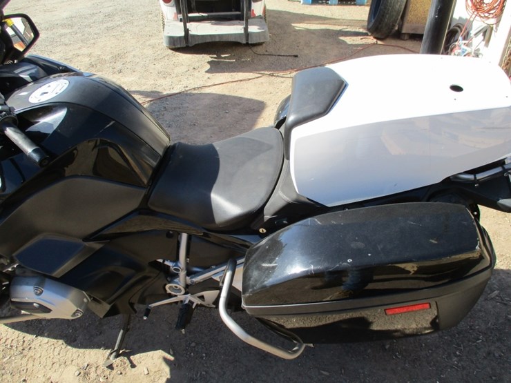 2018-bmw-r1200rt-motorcycle,-image-11