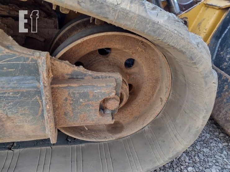 2021-deere-331g-image-31