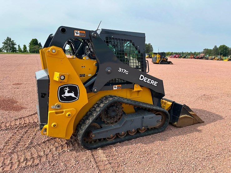 2023-deere-317g-image-4