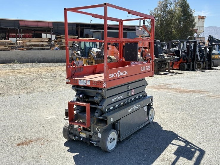 2018-sky-jack-sj111-3219-scissor-lift-image-3