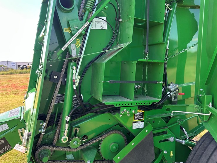 john-deere-560m-image-24