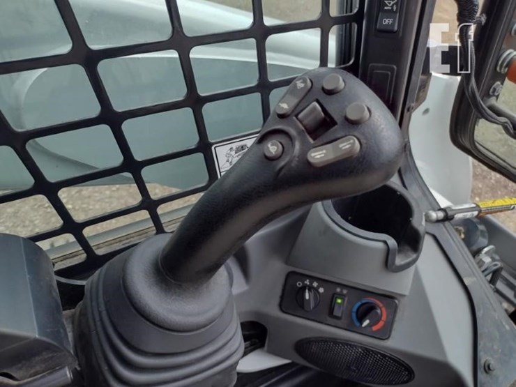 2023-bobcat-t770-image-11
