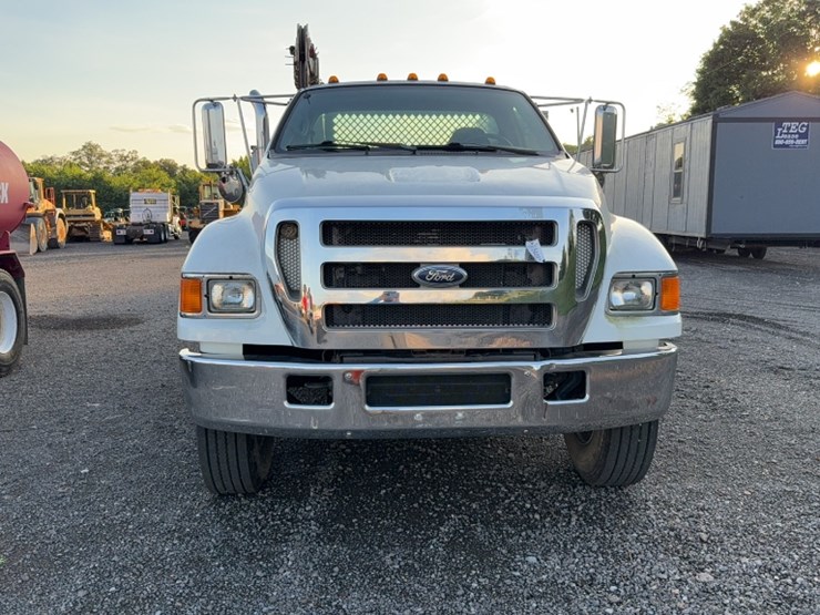 2005-ford-f750-image-2