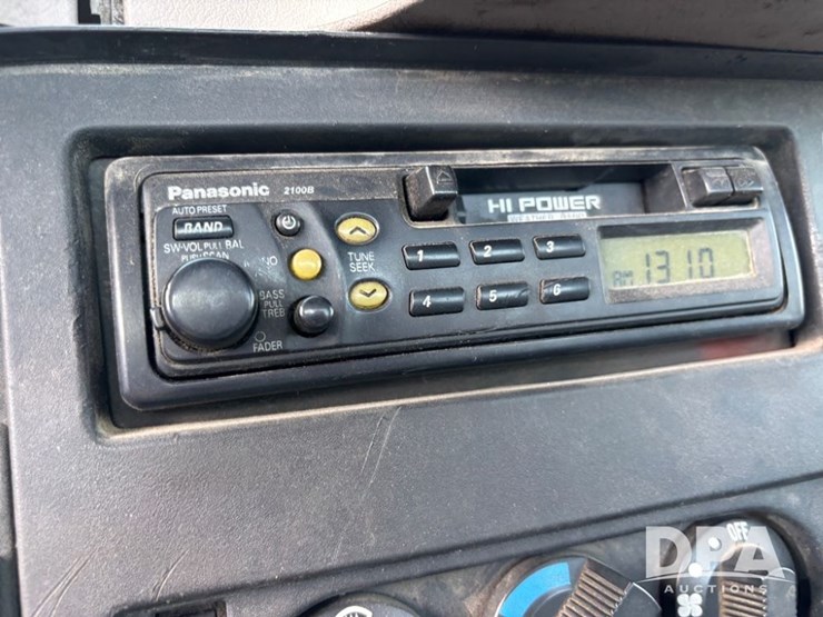 2000-international-8100-image-70