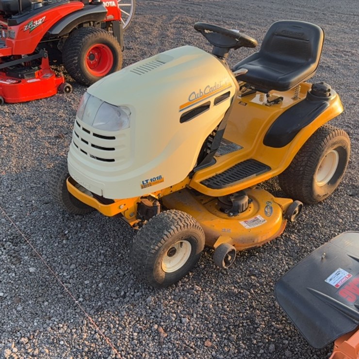 CUB CADET LT1018