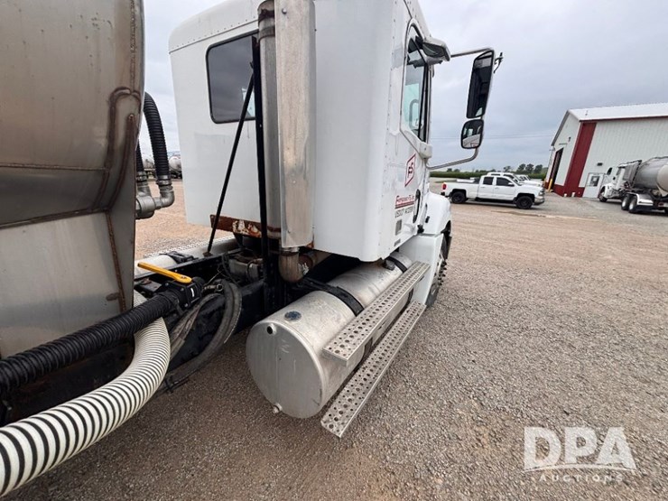 2006-freightliner-columbia-truck-(gp11008,-unit-414)-image-9