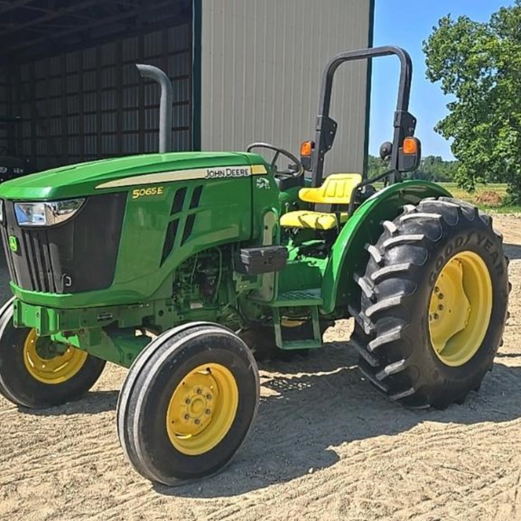 2015 JOHN DEERE 5065E