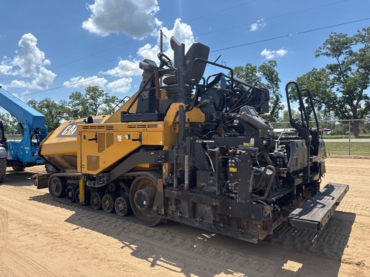 2015-caterpillar-ap-1055f-image-8