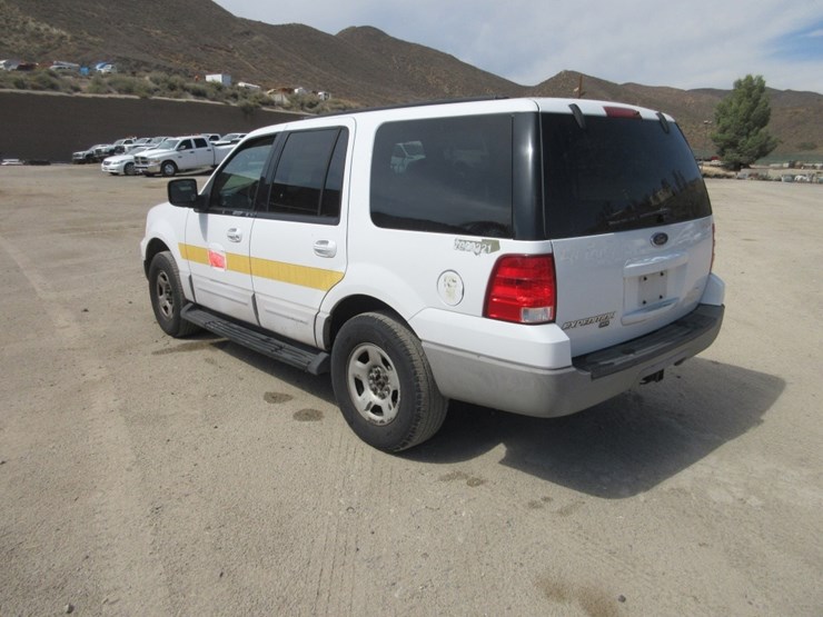 2003-ford-expedition-image-2