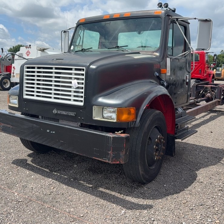 1999 INTERNATIONAL 4700
