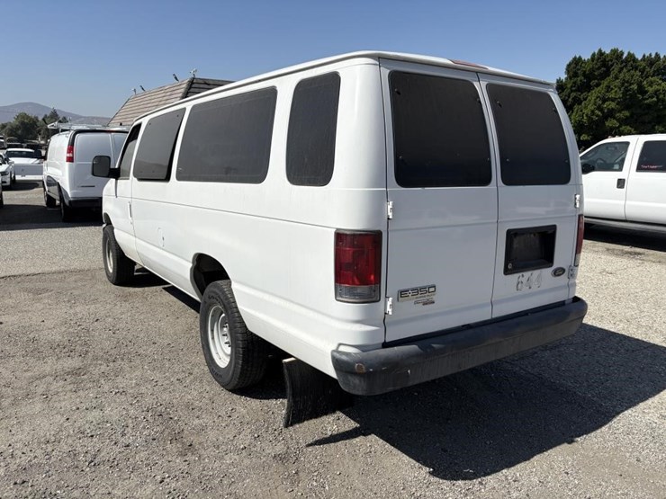 2013-ford-e350-image-7