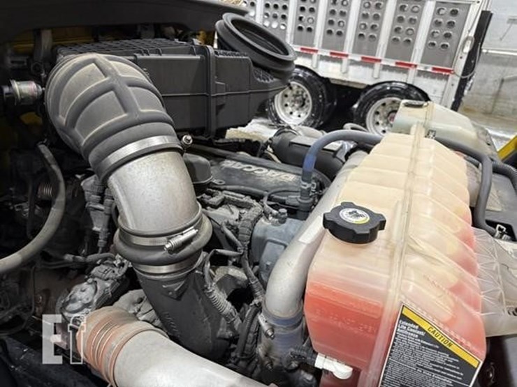 2022-kenworth-t680-image-38
