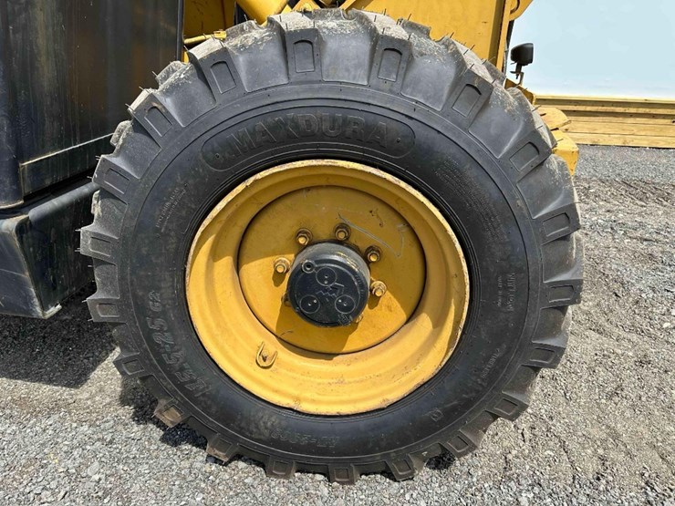 1999-caterpillar-th82-image-26