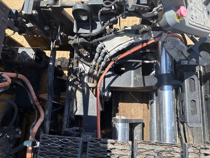 2015-caterpillar-ap-1055f-image-22
