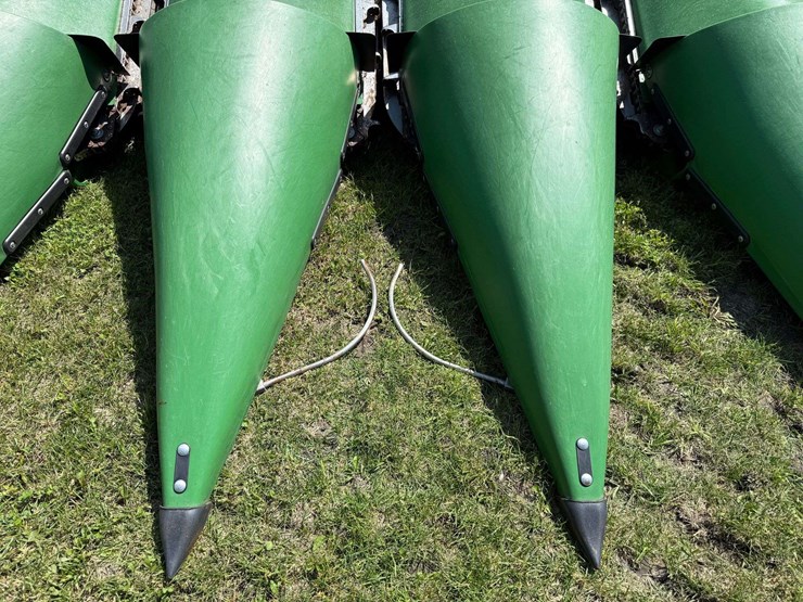 2021-john-deere-c12r-image-38