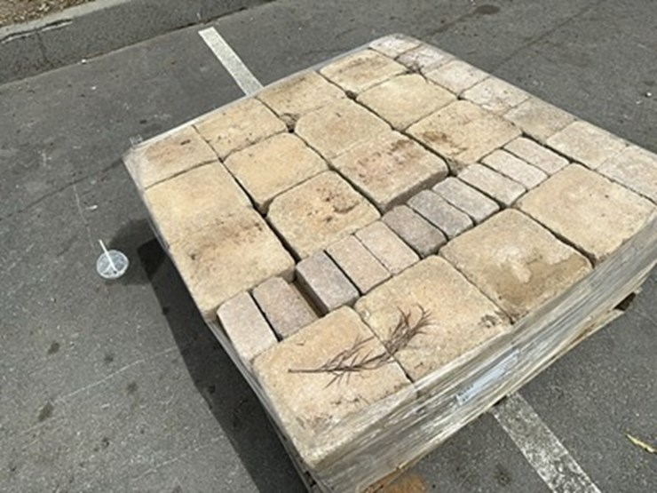 lot#-129--pallet-of-paver-stones-image-2