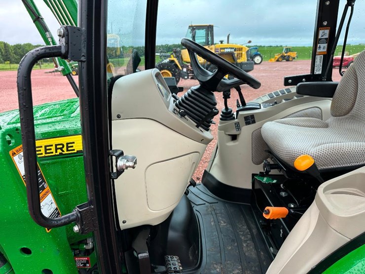 2022-john-deere-3046r-image-44