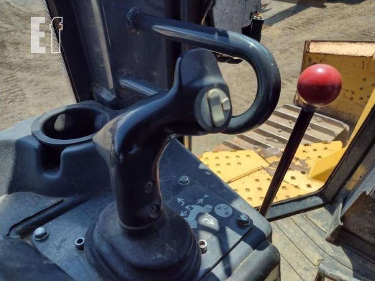 2019-deere-750k-lgp-image-12