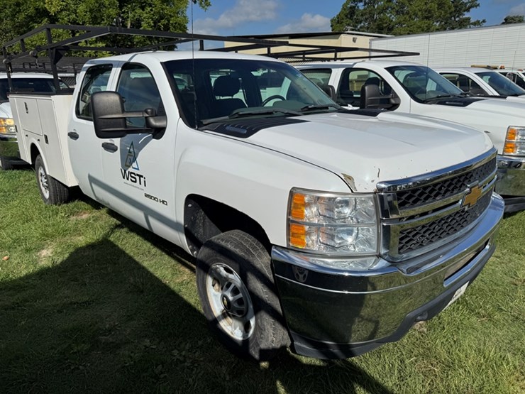 2011-chevrolet-silverado-2500-image-2