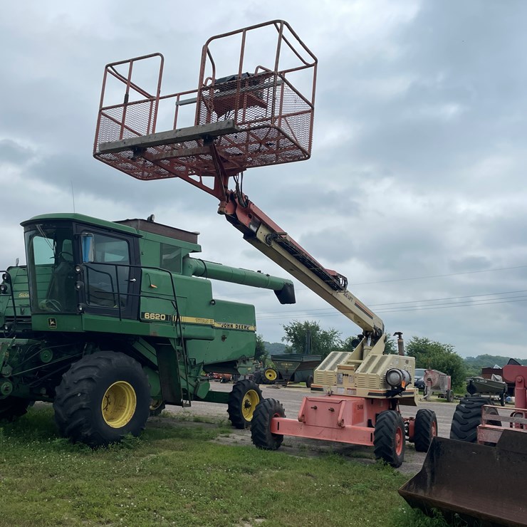 #1004 • JLG 40H Manlift