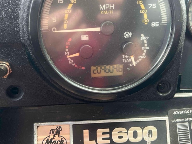 2014-mack-leu613-image-40