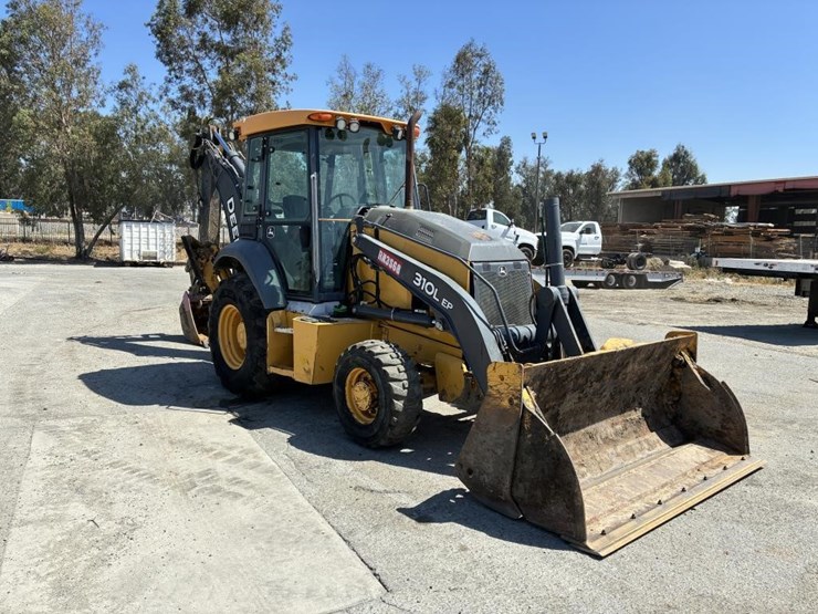 2019-deere-310l-ep-image-2