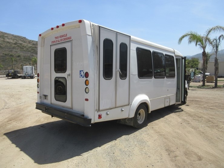 2011-ford-e450-sd-image-3