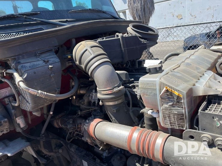 2018-peterbilt-579-image-17