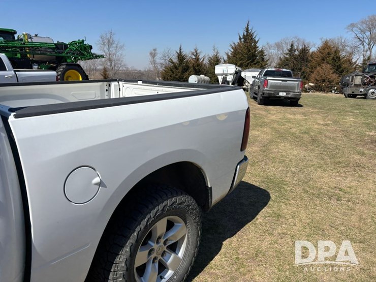 2015-dodge-ram-1500-image-25