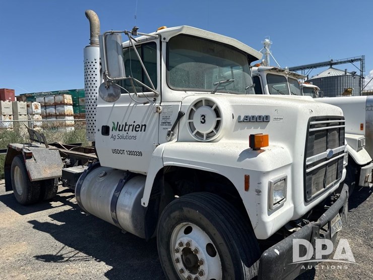 1995-ford-l9000-image-1