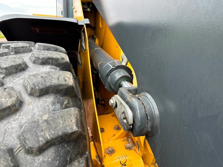 2018-deere-524kii-image-40