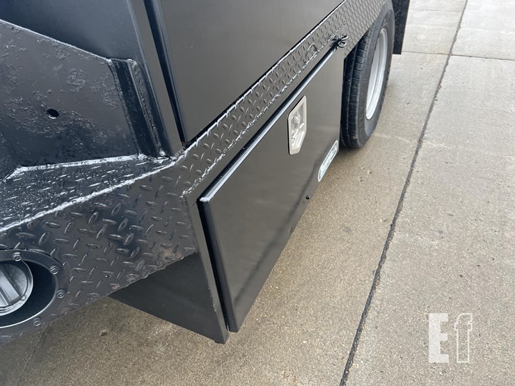 2011-chevrolet-3500hd-image-36