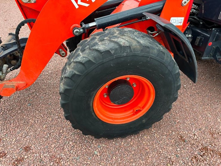 2021-kubota-r640-image-8