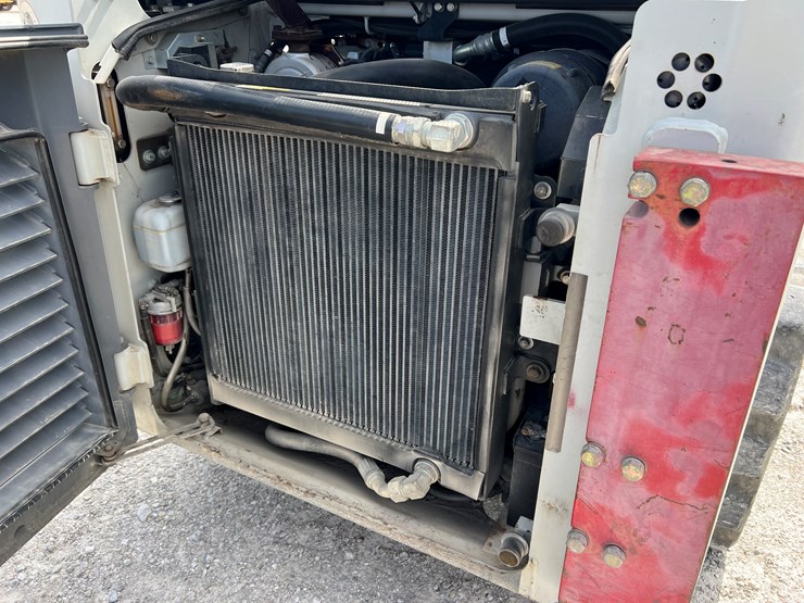 2019-takeuchi-tl8-image-21