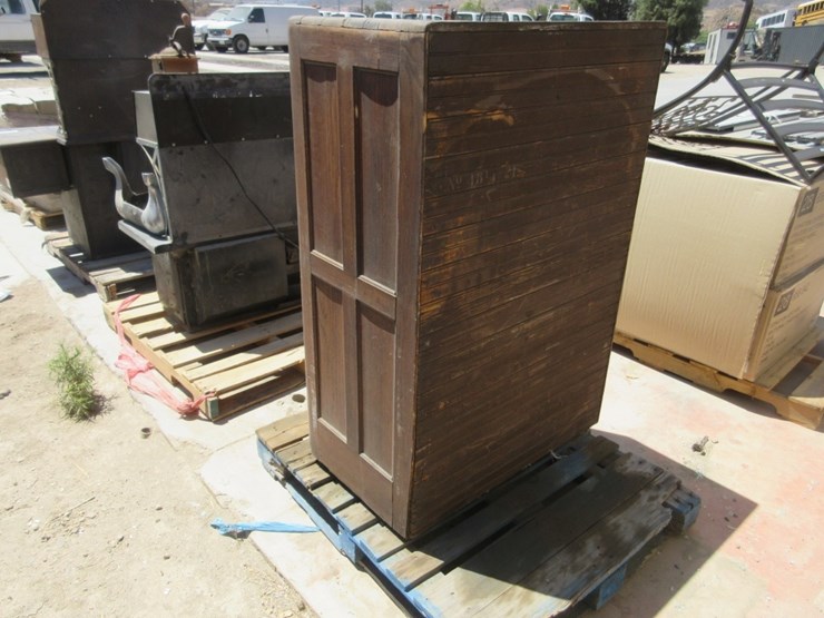 lot-of-3'-x-21"-x-55"-wooden-ice-box-cooler-image-2