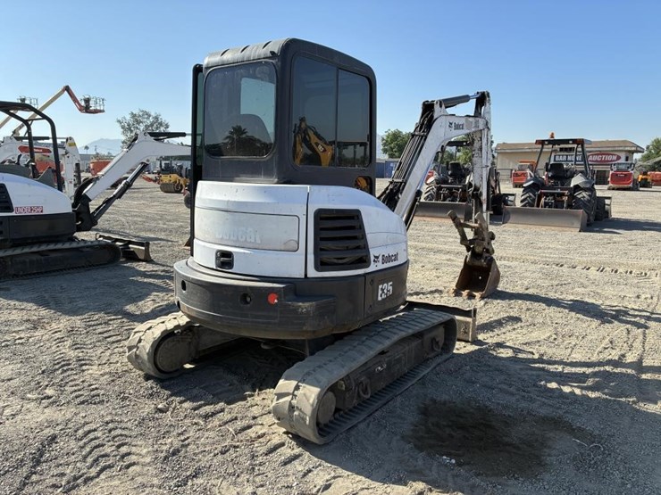 2009-bobcat-e35-image-3
