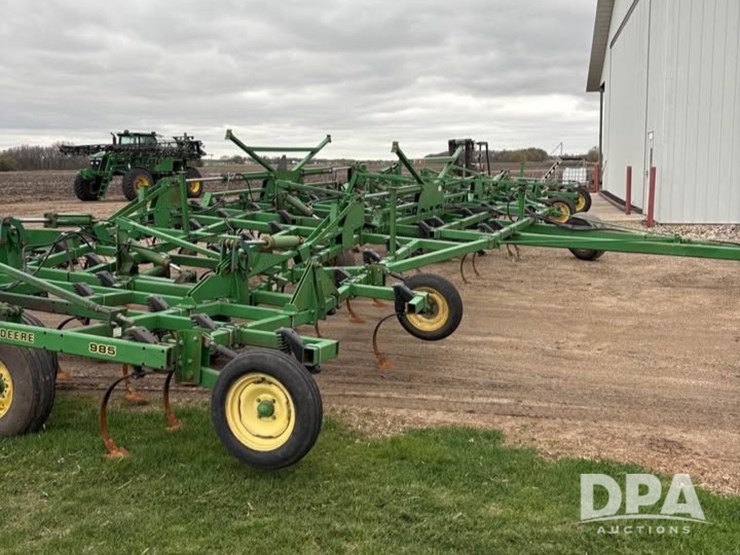 2004-john-deere-985-image-1
