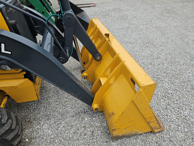 2018-deere-310l-image-5