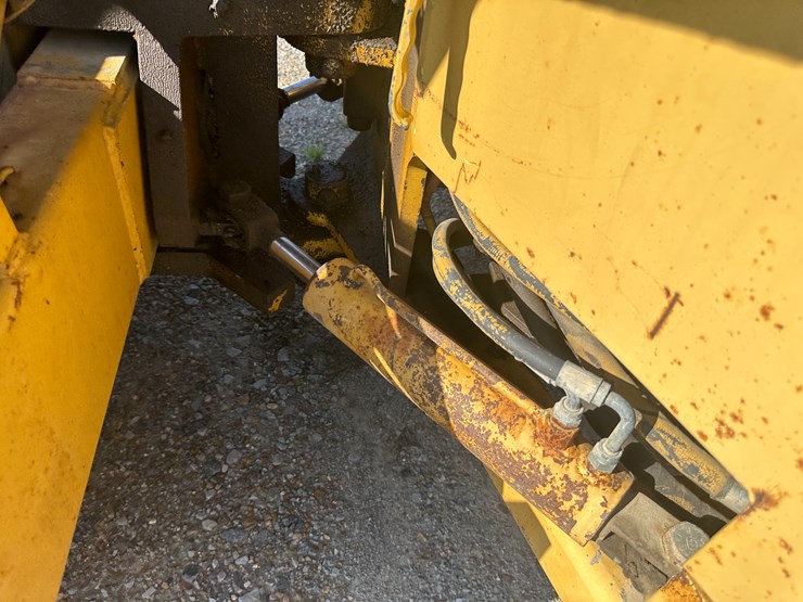 caterpillar-cb-434-image-12